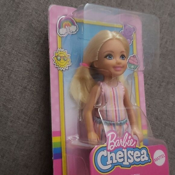 Barbie Chelsea toy wearing short set & pink sneakers Mattel doll ages 3+… - Picture 6 of 6
